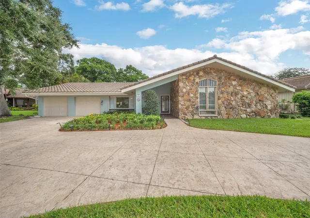 Photo 2 of Single family home for sale at 9651 Conch Shell Manor, Plantation, FL 33324 | MLS# O6431589 | Listing updated on 2026-09-12