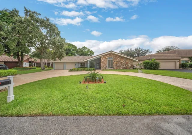 Photo 3 of Single family home for sale at 9651 Conch Shell Manor, Plantation, FL 33324 | MLS# O6431589 | Listing updated on 2026-09-12
