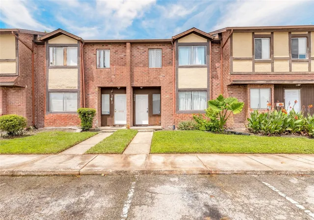 1st image of 5060 Downing St #6, Orlando, FL 32839 | MLS# V4950610