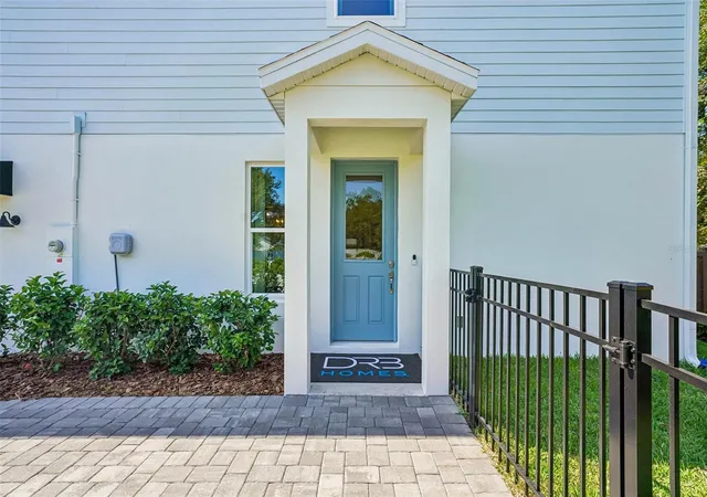 Photo 3 of Sale Pending at 648 Silver Strm Ct, Brandon, FL 33511 | MLS# TB8536738 | Listing updated on 2026-08-13