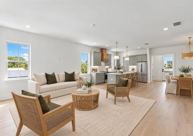 Photo 3 of Single family home for sale at 3534 Overlook Dr NE, Saint Petersburg, FL 33703 | MLS# TB8536778 | Listing updated on 2026-10-05