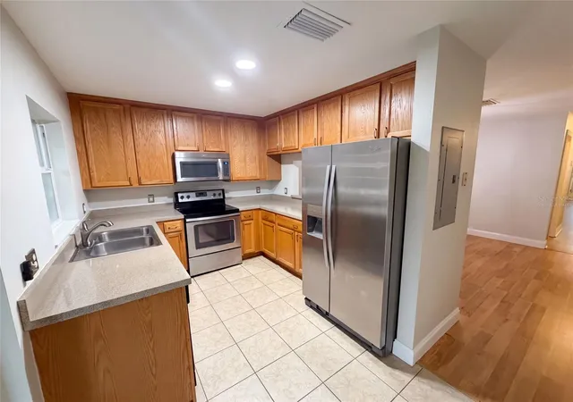 2nd image of 112 Coquina Bay Dr, Saint Petersburg, FL 33705 | MLS# O6431639
