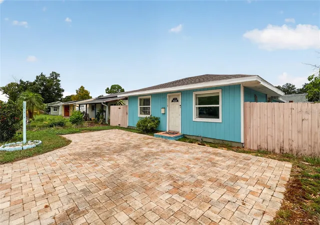 Photo 2 of Single family home for sale at 1119 54th Avenue N, Saint Petersburg, FL 33703 | MLS# L4964105 | Listing updated on 2026-08-20