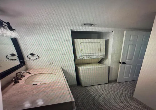 2nd image of 4241 Nw 19Th St, LAUDERHILL, FL 33313