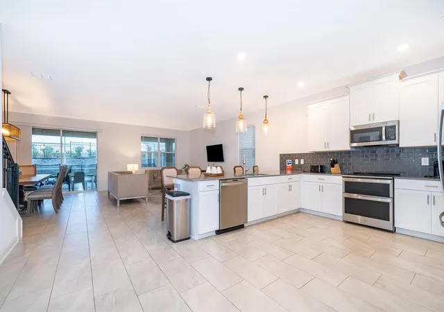 3rd image of 9056 Sommerset Hills Dr, Davenport, FL 33896 | MLS# O6431652