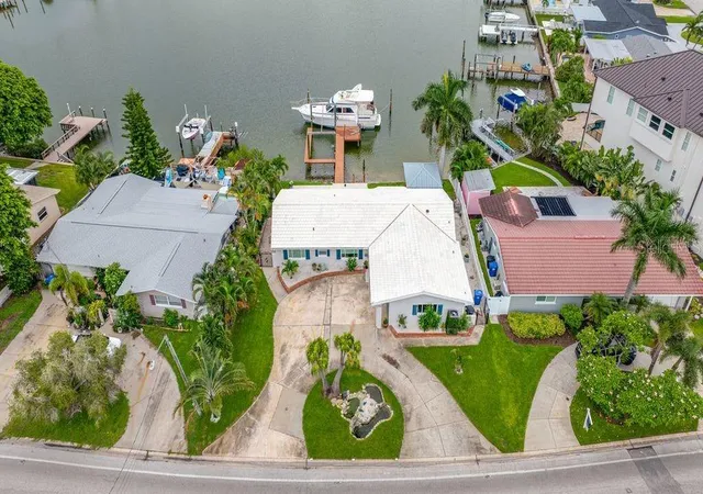 Photo 1 of Single family home for sale at 530 79th Street S, Saint Petersburg, FL 33707 | MLS# TB8536804 | Listing updated on 2026-10-27