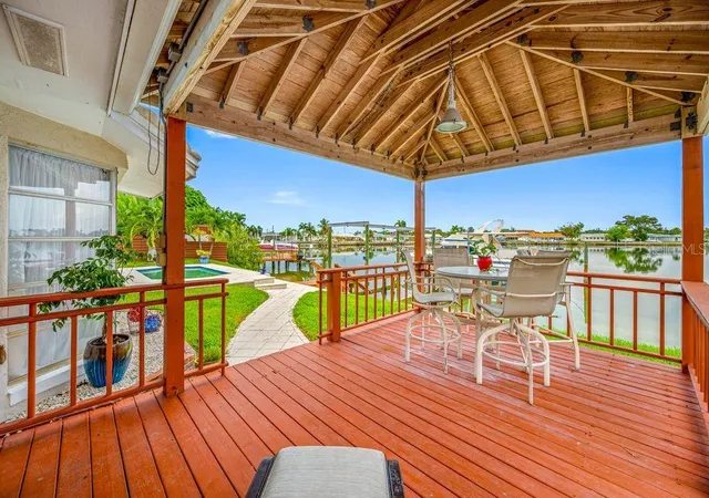 Photo 3 of Single family home for sale at 530 79th Street S, Saint Petersburg, FL 33707 | MLS# TB8536804 | Listing updated on 2026-10-27