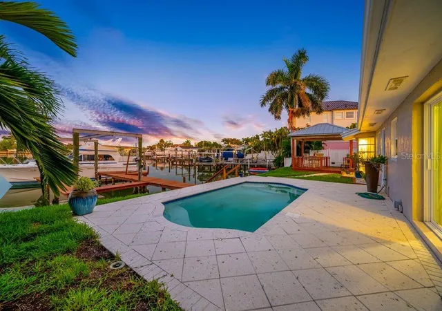 Photo 2 of Single family home for sale at 530 79th Street S, Saint Petersburg, FL 33707 | MLS# TB8536804 | Listing updated on 2026-10-27