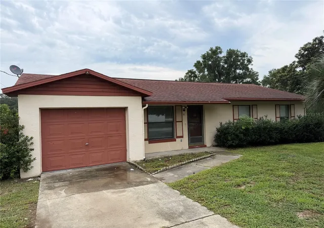 Photo 1 of Single family home for sale at 11 Pine Circle Ln, Ocala, FL 34472 | MLS# OM729936 | Listing updated on 2026-08-27