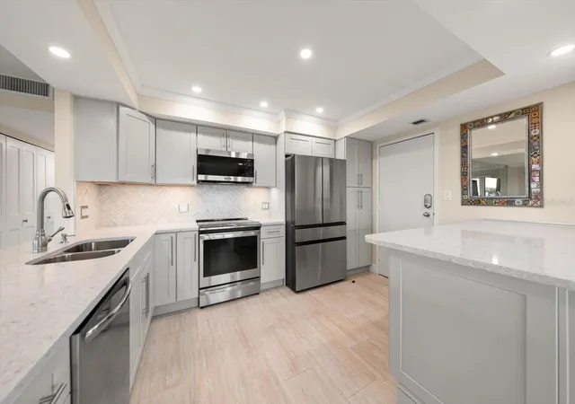 4th image of 1621 Gulf Blvd #607, Clearwater Beach, FL 33767 | MLS# TB8536820