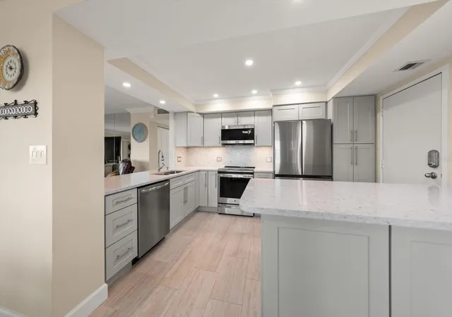 5th image of 1621 Gulf Blvd #607, Clearwater Beach, FL 33767 | MLS# TB8536820