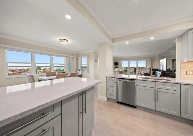 Photo 4 of Condo for sale at 1621 Gulf Blvd #607, Clearwater Beach, FL 33767 | MLS# TB8536820 | Listing updated on 2026-10-01