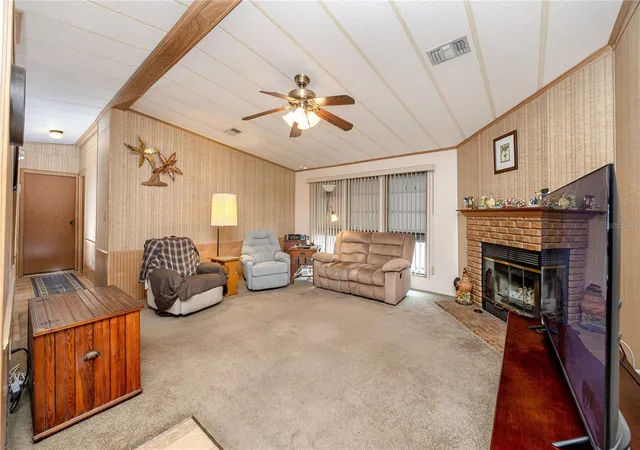 Photo 4 of Manufactured home for sale at 6821 Americana Dr NE #106, Saint Petersburg, FL 33702 | MLS# TB8536821 | Listing updated on 2026-10-22