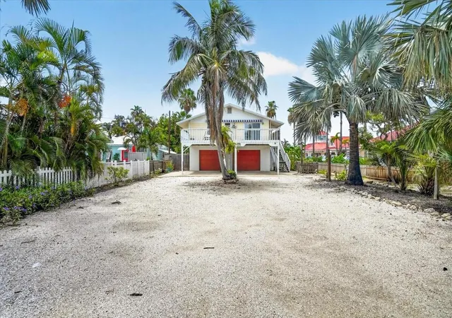 Photo 3 of Single family home for sale at 524 Spring Ave, Anna Maria, FL 34216 | MLS# A4702337 | Listing updated on 2026-08-15