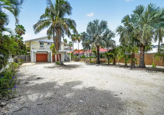 Photo 3 of Single family home for sale at 524 Spring Ave, Anna Maria, FL 34216 | MLS# A4702337 | Listing updated on 2026-08-15