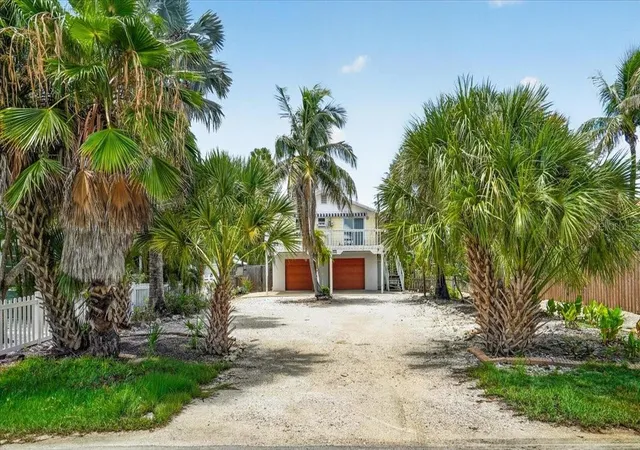 Photo 4 of Single family home for sale at 524 Spring Ave, Anna Maria, FL 34216 | MLS# A4702337 | Listing updated on 2026-08-15
