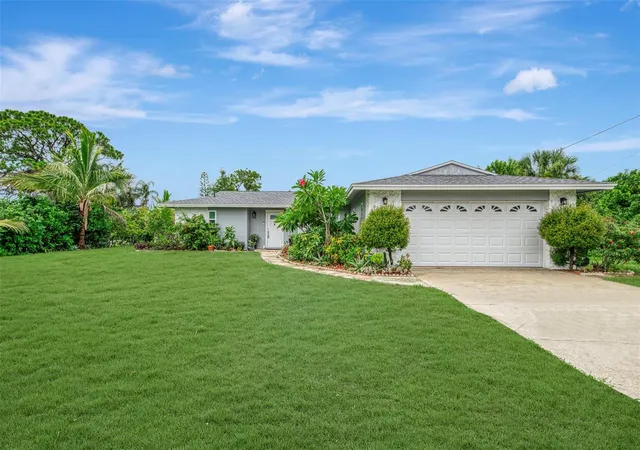 Photo 2 of Single family home for sale at 4240 Shamrock Dr, Venice, FL 34293 | MLS# A4702340 | Listing updated on 2026-09-26