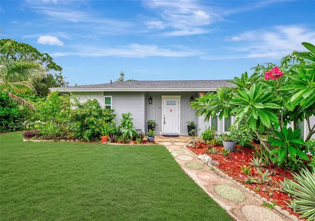 Photo 3 of Single family home for sale at 4240 Shamrock Dr, Venice, FL 34293 | MLS# A4702340 | Listing updated on 2026-09-26