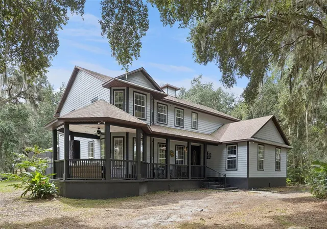 Photo 2 of Single family home for sale at 18900 Lakeview Dr, Clermont, FL 34715 | MLS# O6431686 | Listing updated on 2026-10-20