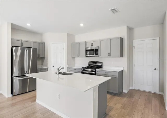 Photo 4 of Single family home for sale at 14886 Summer Branch Dr, Lithia, FL 33547 | MLS# TB8536840 | Listing updated on 2026-08-30