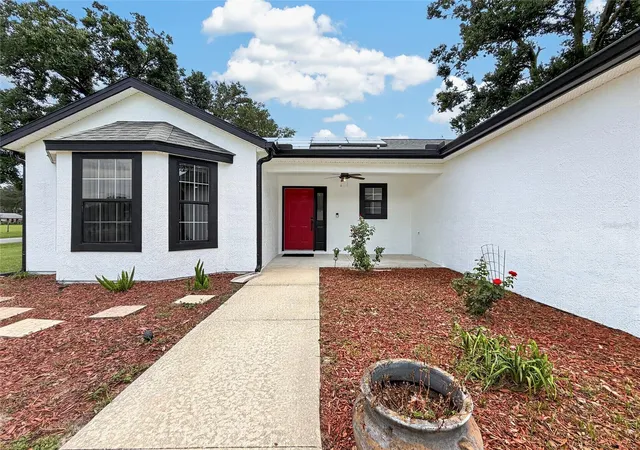 2nd image of 370 Carriage Ln, Lady Lake, FL 32159 | MLS# G5116189