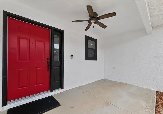 3rd image of 370 Carriage Ln, Lady Lake, FL 32159 | MLS# G5116189