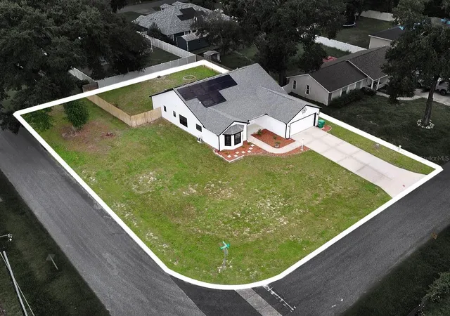4th image of 370 Carriage Ln, Lady Lake, FL 32159 | MLS# G5116189