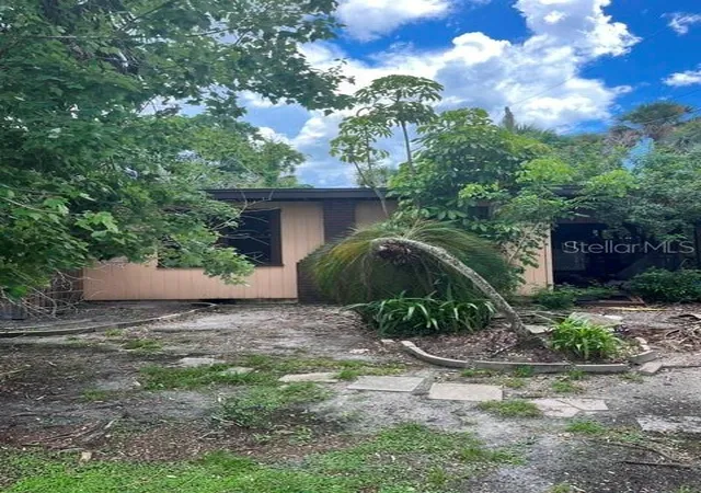 Photo 1 of Sale Pending at 614 Calle De Peru, Sarasota, FL 34242 | MLS# A4702354 | Listing updated on 2026-08-08