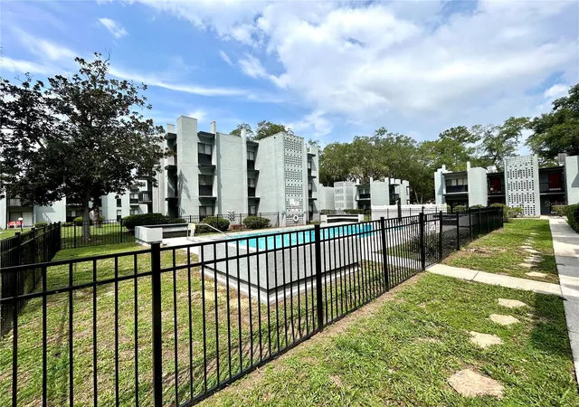 2nd image of 407 Nw 39th Rd #407C, Gainesville, FL 32607 | MLS# GC542560