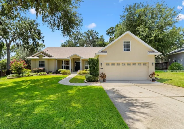 Photo 3 of Sale Pending at 4307 Serene Cir, Fruitland Park, FL 34731 | MLS# G5116193 | Listing updated on 2026-09-22