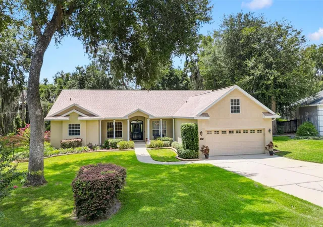 Photo 4 of Sale Pending at 4307 Serene Cir, Fruitland Park, FL 34731 | MLS# G5116193 | Listing updated on 2026-09-22