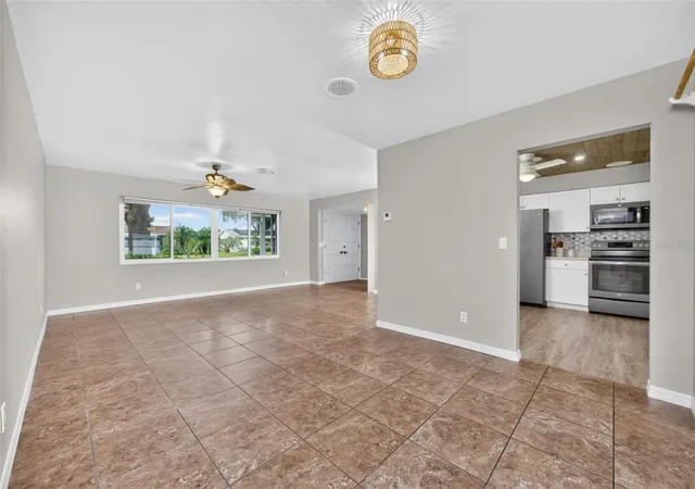 Photo 5 of Single family home for sale at 559 Mount Vernon Dr, Venice, FL 34293 | MLS# D6148337 | Listing updated on 2026-08-14