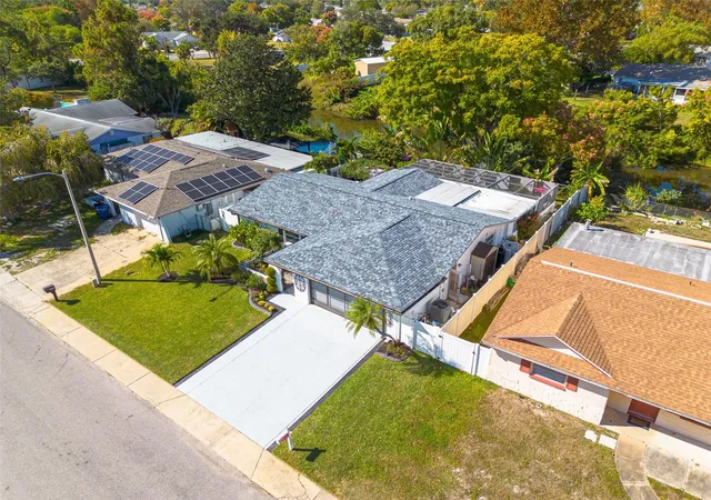 Photo 3 of Single family home for sale at 7239 Vienna Ln, Port Richey, FL 34668 | MLS# W7888371 | Listing updated on 2026-09-01