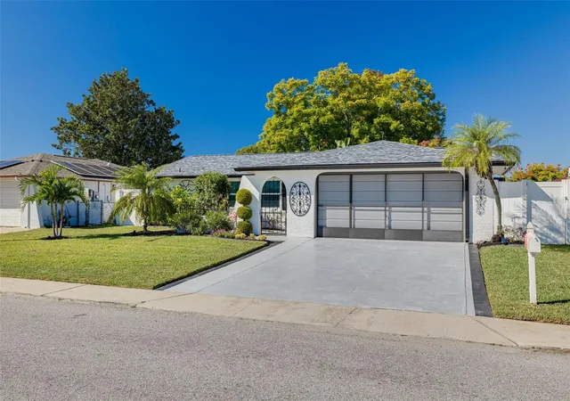Photo 5 of Single family home for sale at 7239 Vienna Ln, Port Richey, FL 34668 | MLS# W7888371 | Listing updated on 2026-09-01