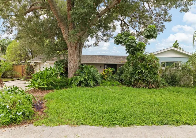 Photo 1 of Single family home for sale at 8404 Flagstone Dr, Tampa, FL 33615 | MLS# TB8536891 | Listing updated on 2026-09-17