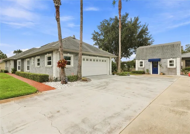 1st image of 1520 Se Pinwheel Dr, Crystal River, FL 34429 | MLS# TB8536895