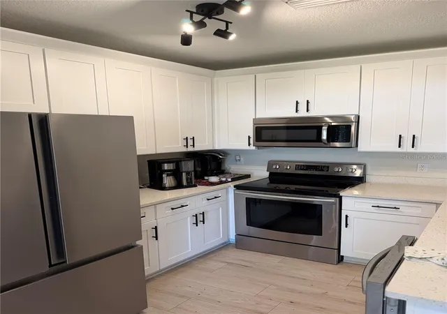Photo 3 of Townhouse for sale at 1532 Blue Magnolia Rd, Brandon, FL 33510 | MLS# TB8536896 | Listing updated on 2026-09-01