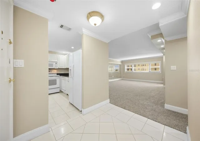 Photo 3 of Condo for sale at 4141 Bayshore Blvd #604, Tampa, FL 33611 | MLS# TB8536902 | Listing updated on 2026-09-19