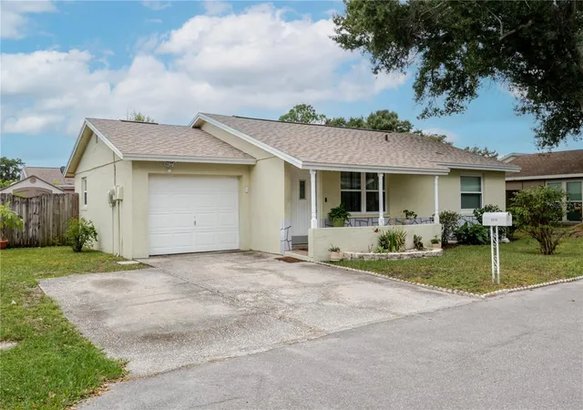 Photo 2 of Single family home for sale at 10118 Hunters Point Ct, Tampa, FL 33615 | MLS# TB8536919 | Listing updated on 2026-10-06