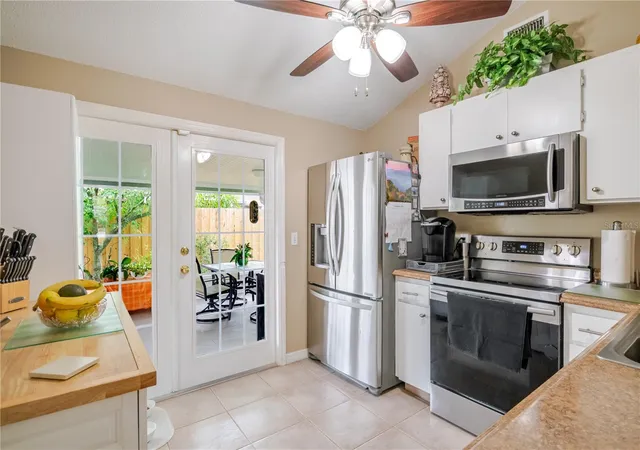 Photo 3 of Single family home for sale at 10118 Hunters Point Ct, Tampa, FL 33615 | MLS# TB8536919 | Listing updated on 2026-10-06