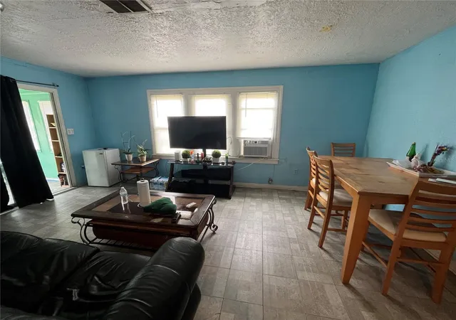 Photo 4 of Single family home for sale at 33 W Johnson Ave, Lake Wales, FL 33853 | MLS# P4939539 | Listing updated on 2026-09-22