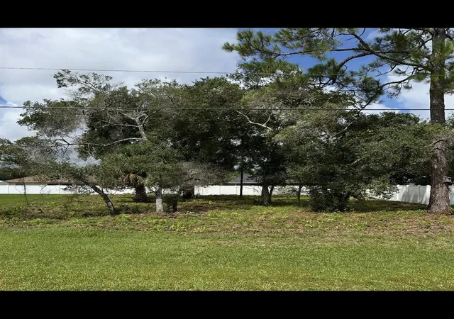 Photo 1 of Land for sale at 10 Ziegfeld Pl, Palm Coast, FL 32164 | MLS# FC320541 | Listing updated on 2026-08-15
