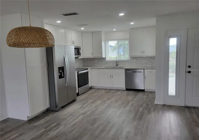 Photo 3 of Condo for sale at 957 Sandpiper Cir #0, Bradenton, FL 34209 | MLS# A4702398 | Listing updated on 2026-08-11