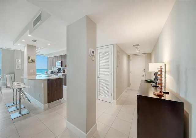 4th image of 2425 Gulf Of Mexico Dr #3A, Longboat Key, FL 34228 | MLS# A4702400