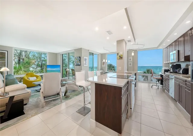 5th image of 2425 Gulf Of Mexico Dr #3A, Longboat Key, FL 34228 | MLS# A4702400