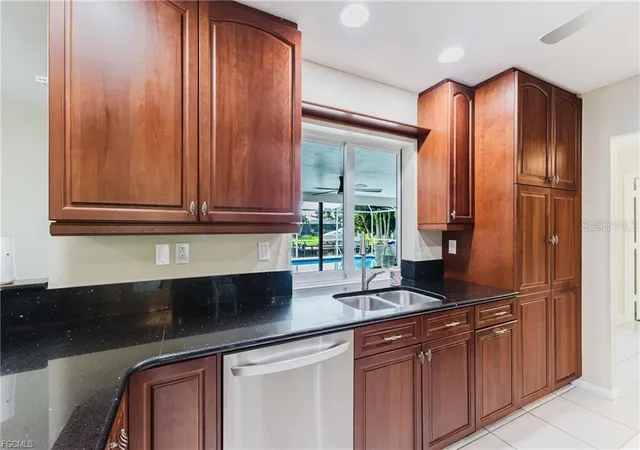 5th image of 3319 SE 17th Avenue, Cape Coral, FL 33904 | MLS# C7529357