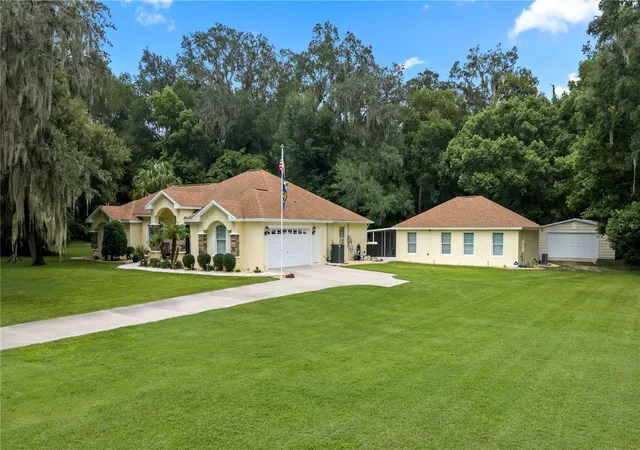 Photo 2 of Single family home for sale at 17261 Se 101st Avenue Rd, Summerfield, FL 34491 | MLS# OM729984 | Listing updated on 2026-09-06