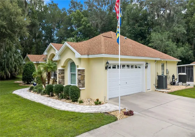 Photo 3 of Single family home for sale at 17261 SE 101st Avenue Rd, Summerfield, FL 34491 | MLS# OM729984 | Listing updated on 2026-09-06