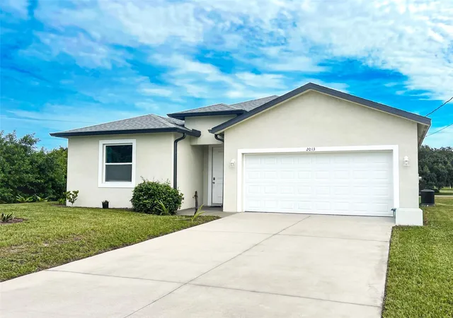 Photo 1 of Single family home for sale at 2013 Odessa Cir, Labelle, FL 33935 | MLS# A4702406 | Listing updated on 2026-08-08