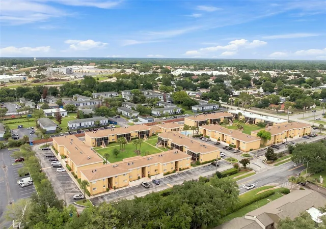 2nd image of 1000 Lake Of The Woods Blvd, FERN PARK, FL 32730